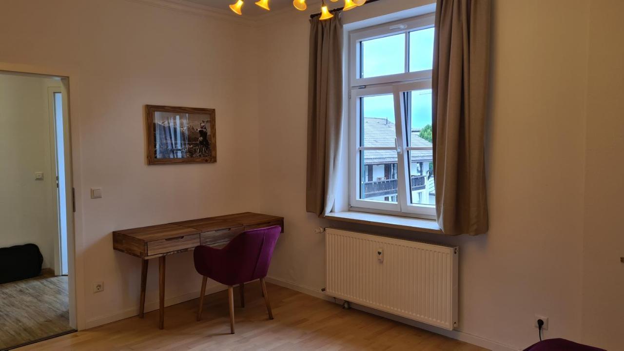 Bunter Hirsch Ferienwohnung Im Garmischer Zentrum Eksteriør bilde