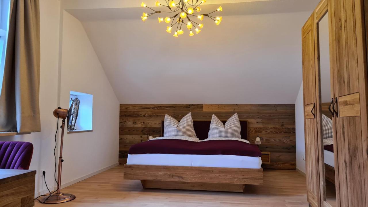 Bunter Hirsch Ferienwohnung Im Garmischer Zentrum Eksteriør bilde