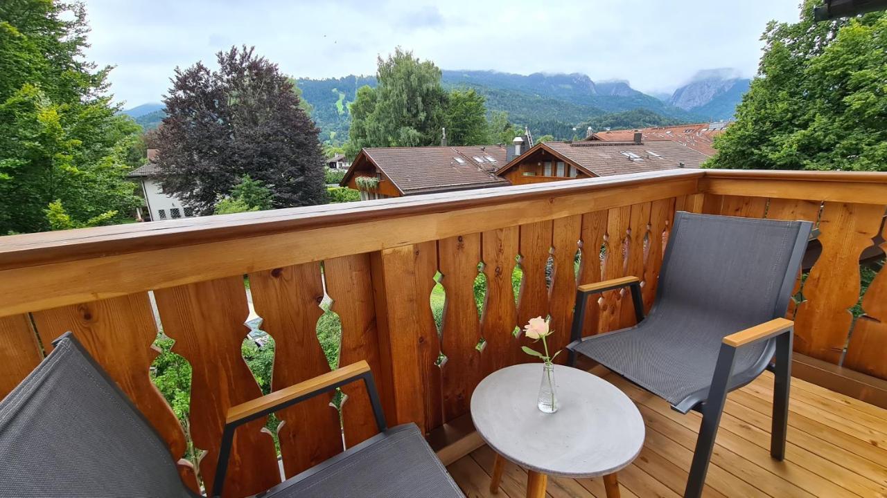 Bunter Hirsch Ferienwohnung Im Garmischer Zentrum Eksteriør bilde