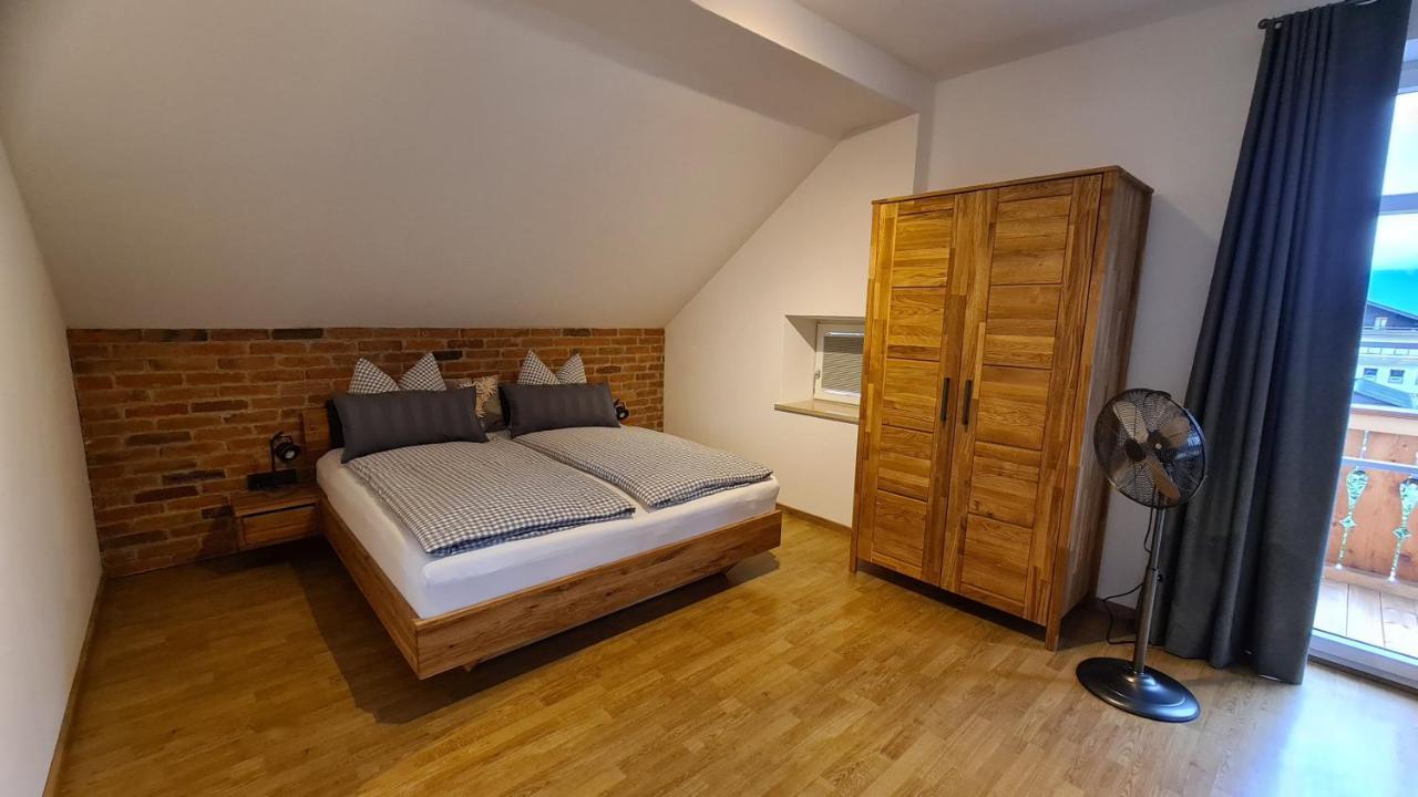 Bunter Hirsch Ferienwohnung Im Garmischer Zentrum Eksteriør bilde