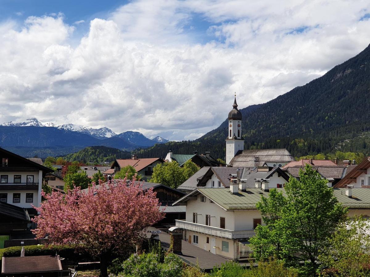 Bunter Hirsch Ferienwohnung Im Garmischer Zentrum Eksteriør bilde
