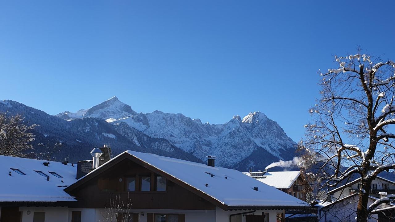 Bunter Hirsch Ferienwohnung Im Garmischer Zentrum Eksteriør bilde
